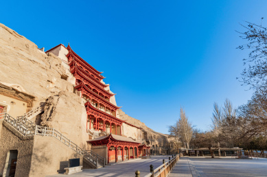 中国甘肃酒泉敦煌莫高窟千佛洞,九层楼全景