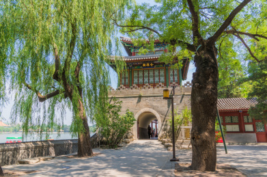 中国北京北海公园分凉亭建筑风光
