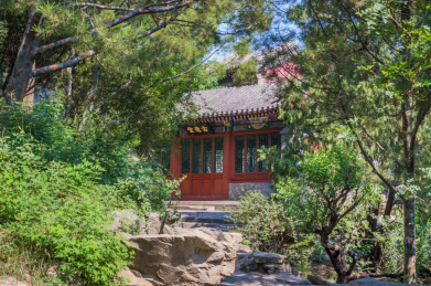 中国北京北海公园琼华岛永安寺白塔风光
