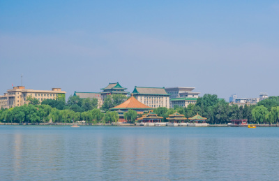 中国北京北海公园五龙亭风光