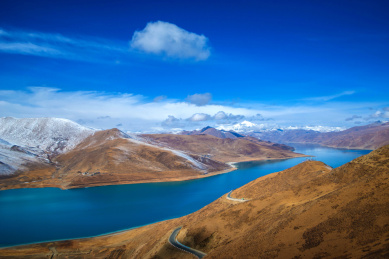 羊卓雍措湖自然风光