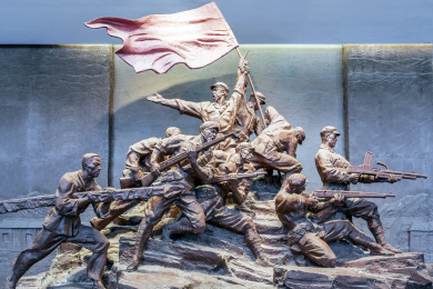 中国山东省临沂市沂蒙革命纪念馆战斗场景雕塑