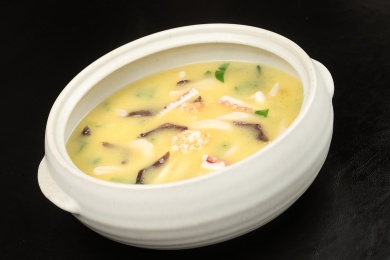 中国广东的一道粤菜——浓汤海鲜泡饭