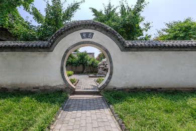 山东省政府和八路军115师司令部旧址景区内的古典园林门建筑，中国山东省临沂市沂南县大店镇