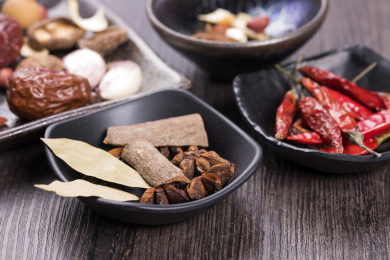 品种丰富味道各异的烹饪调料