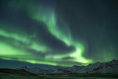 北欧冰岛南部冬季的大气层极光现象