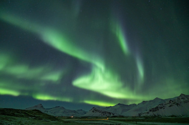 北欧冰岛南部冬季的大气层极光现象