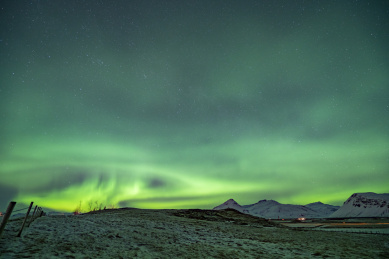 北欧冰岛南部冬季的大气层极光现象