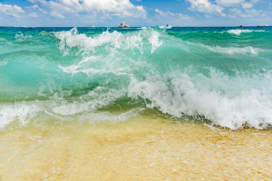 中国海南岛清澈怡人热带海滩