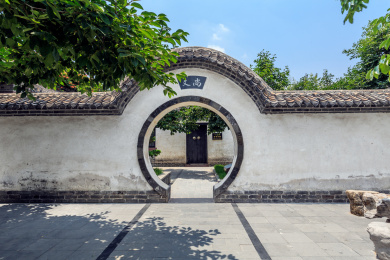 山东省政府和八路军115师司令部旧址景区内的古典园林门建筑，中国山东省临沂市沂南县大店镇