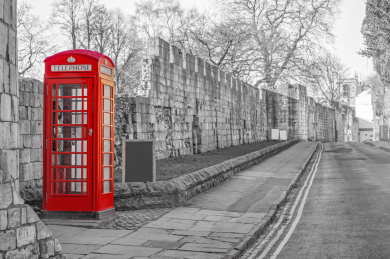 英国约克市街边的红色电话亭