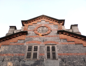 上海弄堂里的中式庭院民居老建筑特写