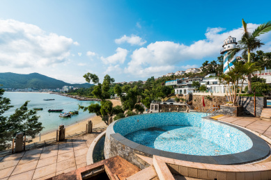 中国深圳南澳海贝湾夏日海滨风光