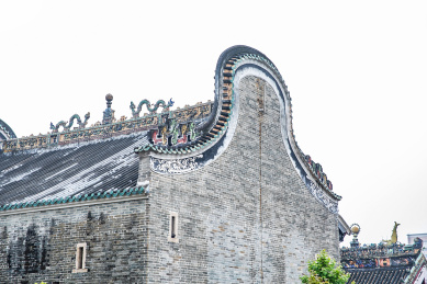 中国广东省佛山祖庙岭南古建筑的锅耳屋顶