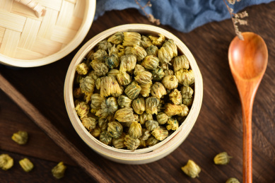 复古中国风背景上的胎菊特写图片
