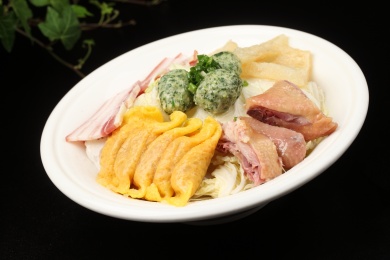 中国上海的一道本帮菜——本帮蒸三鲜