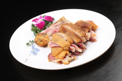 中国上海的一道热菜——风味咸蹄膀