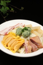 中国上海的一道本帮菜——本帮蒸三鲜