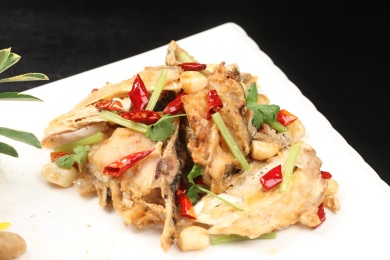 中国上海的一道热菜——霸王香辣煎鱼嘴