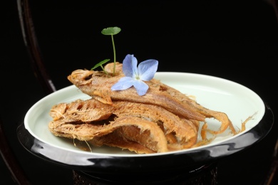 中国上海的一道冷菜——烤子鱼