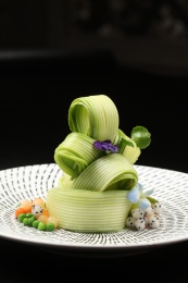 中国上海的一道冷菜——捞汁西葫芦