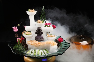 中国上海的一道热菜——龙虾汤过桥贵妃蚌