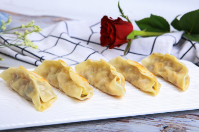 民间传统美味小吃煎饺锅贴