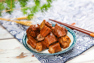 经典美食卤味小吃香辣卤鸭脖