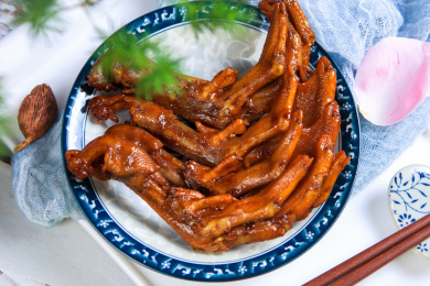民间传统美食小吃香辣卤鸭掌