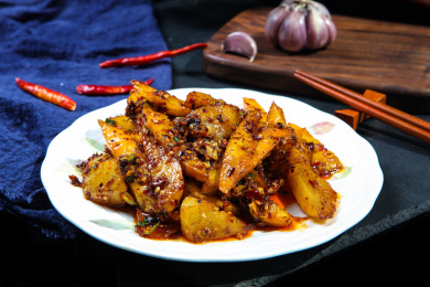 云南民间小吃麻辣炸土豆炸洋芋