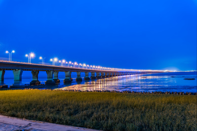 中国上海市浦东新区南汇新城镇东海大桥夜景