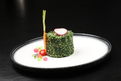 中国上海的一道冷菜——马兰头香干