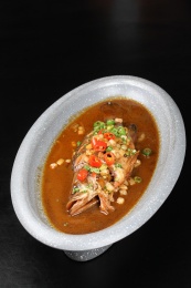 中国安徽的一道热菜——黄山臭桂鱼