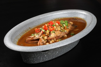 中国安徽的一道热菜——黄山臭桂鱼