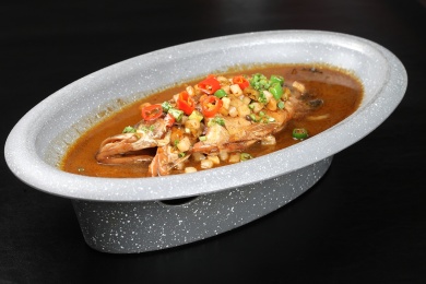 中国安徽的一道热菜——黄山臭桂鱼