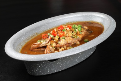 中国安徽的一道热菜——黄山臭桂鱼