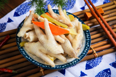 酸爽可口的美味零食小吃泡椒凤爪