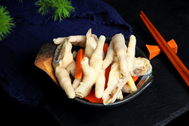 酸爽可口的美味零食小吃泡椒凤爪