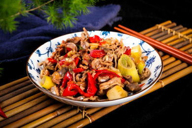 民间家常菜酸辣美味的泡椒鸡胗鸡杂