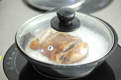 中国上海的一道热菜——煲仔饭