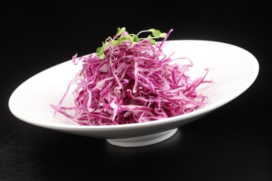 中国上海的一道冷菜——香拌紫橄榄 