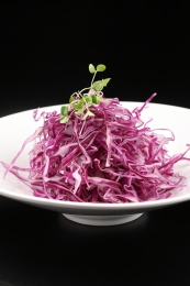 中国上海的一道冷菜——香拌紫橄榄 