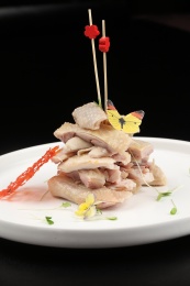 中国上海的一道冷菜——招牌脆皮鸡
