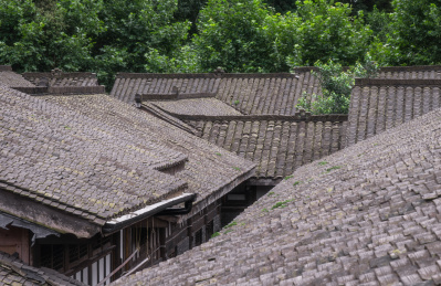 中国四川成都郊区的川西民居传统瓦房