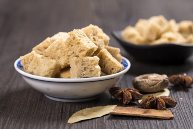 营养丰富制作考究的江浙名菜烤麸