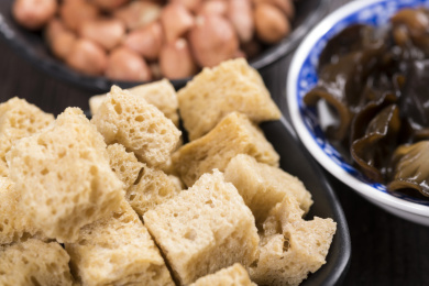 营养丰富制作考究的江浙名菜烤麸