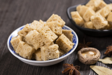 营养丰富制作考究的江浙名菜烤麸