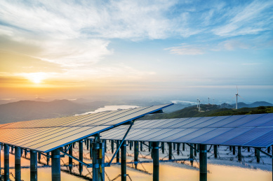 太阳能面板和风力发电设备