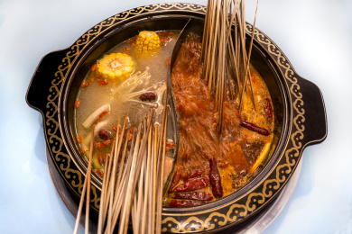 鸳鸯火锅里的四川传统美食串串香