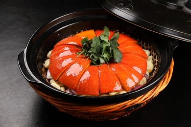 中国上海的一道热菜——宫廷焗南瓜